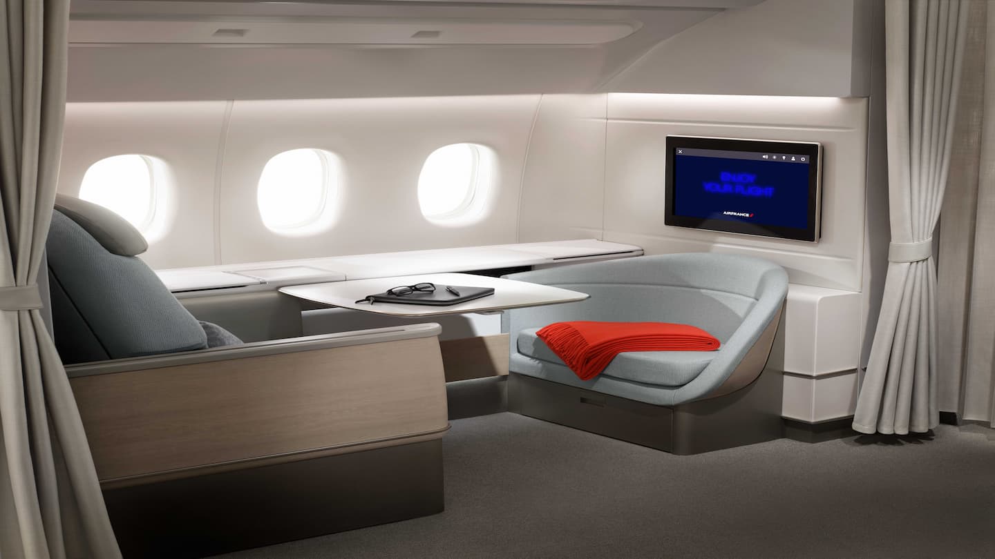 【新品未開封】AIR FRANCE ファーストクラス　ラプルミエール　アメニティ エールフランス航空】感動のファーストクラス搭乗記！ラプルミエール